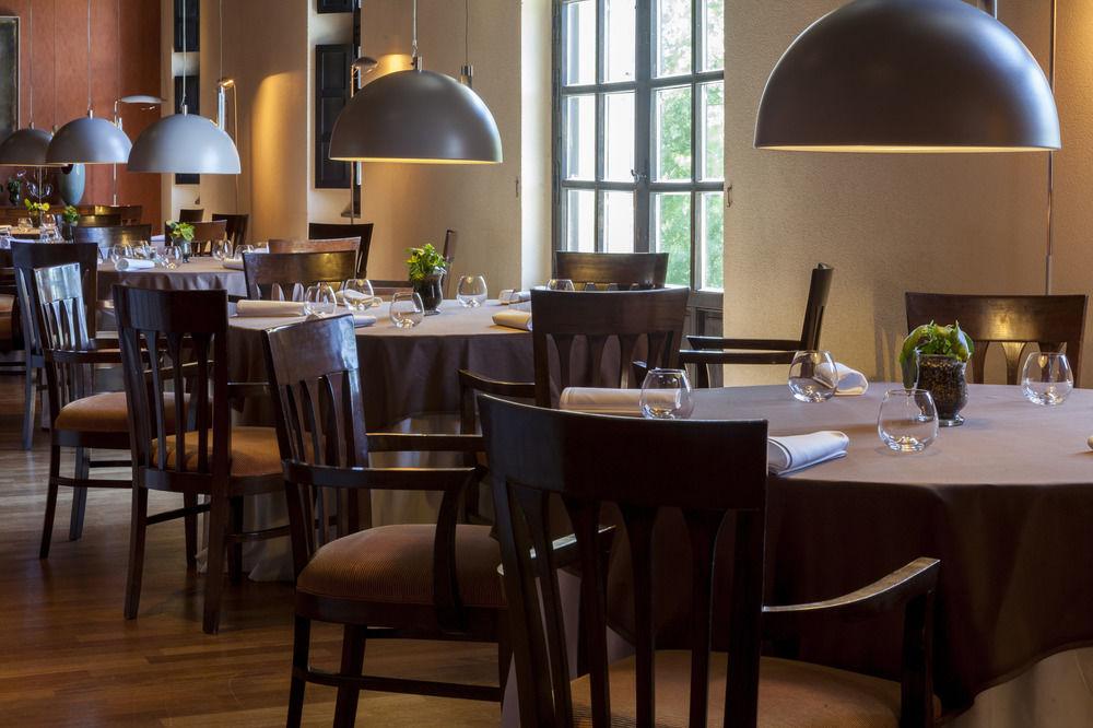 فندق إيه سي بالاسيو دي سانتا آنا باياذوليد المظهر الخارجي الصورة Restaurant