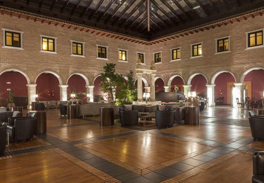 فندق إيه سي بالاسيو دي سانتا آنا باياذوليد المظهر الخارجي الصورة The interior of the hotel