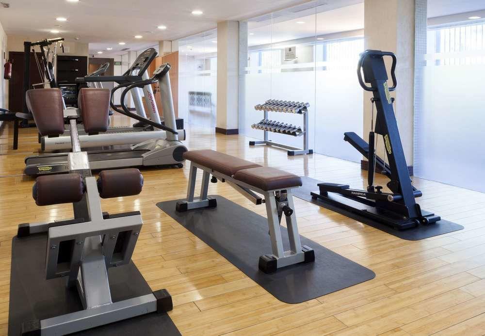 فندق إيه سي بالاسيو دي سانتا آنا باياذوليد المظهر الخارجي الصورة A gym