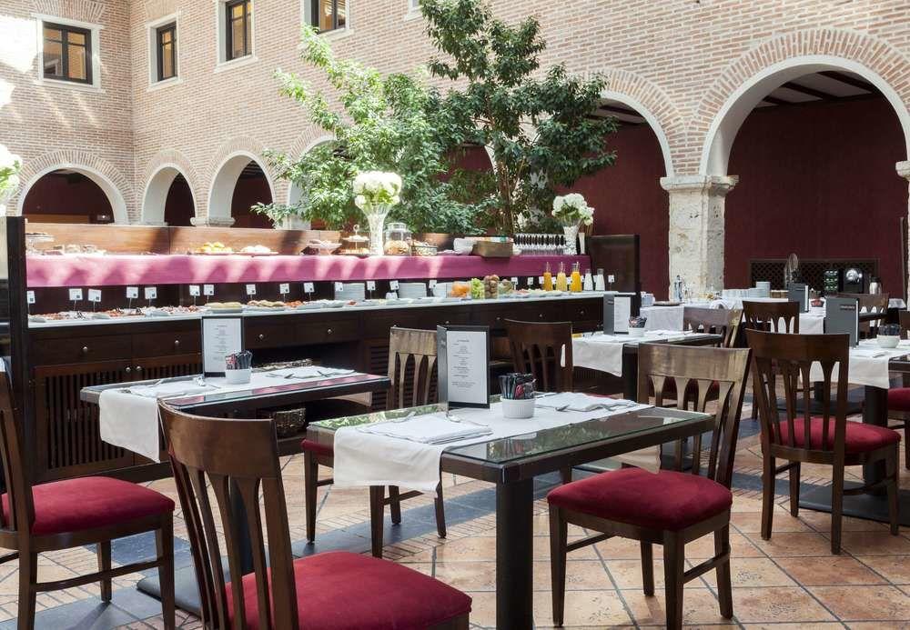 فندق إيه سي بالاسيو دي سانتا آنا باياذوليد المظهر الخارجي الصورة Restaurant