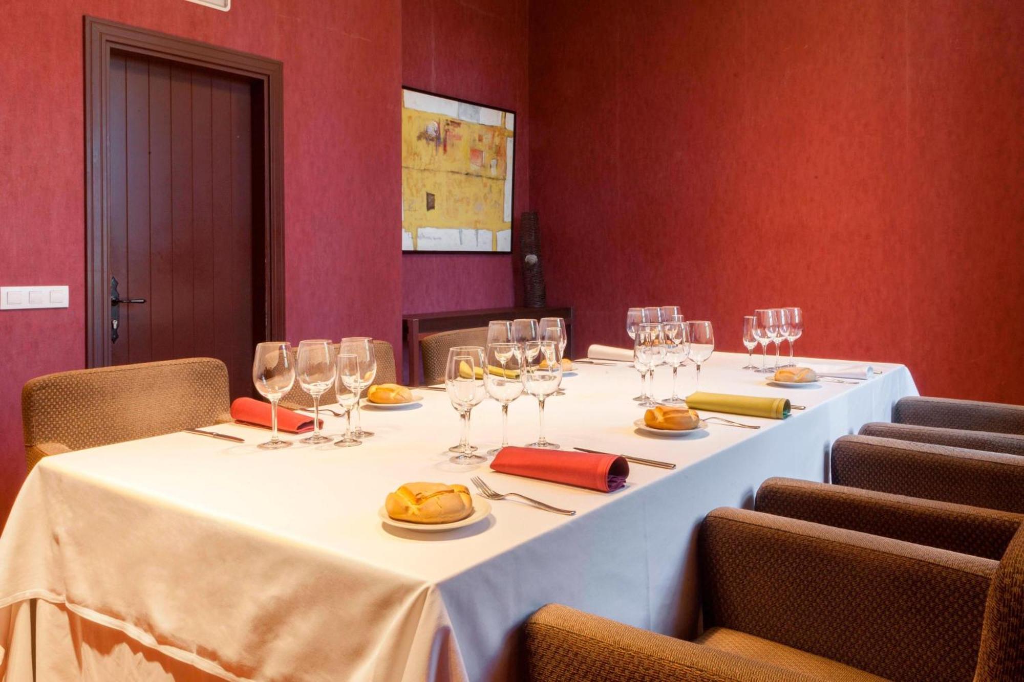 فندق إيه سي بالاسيو دي سانتا آنا باياذوليد المظهر الخارجي الصورة Tasting room