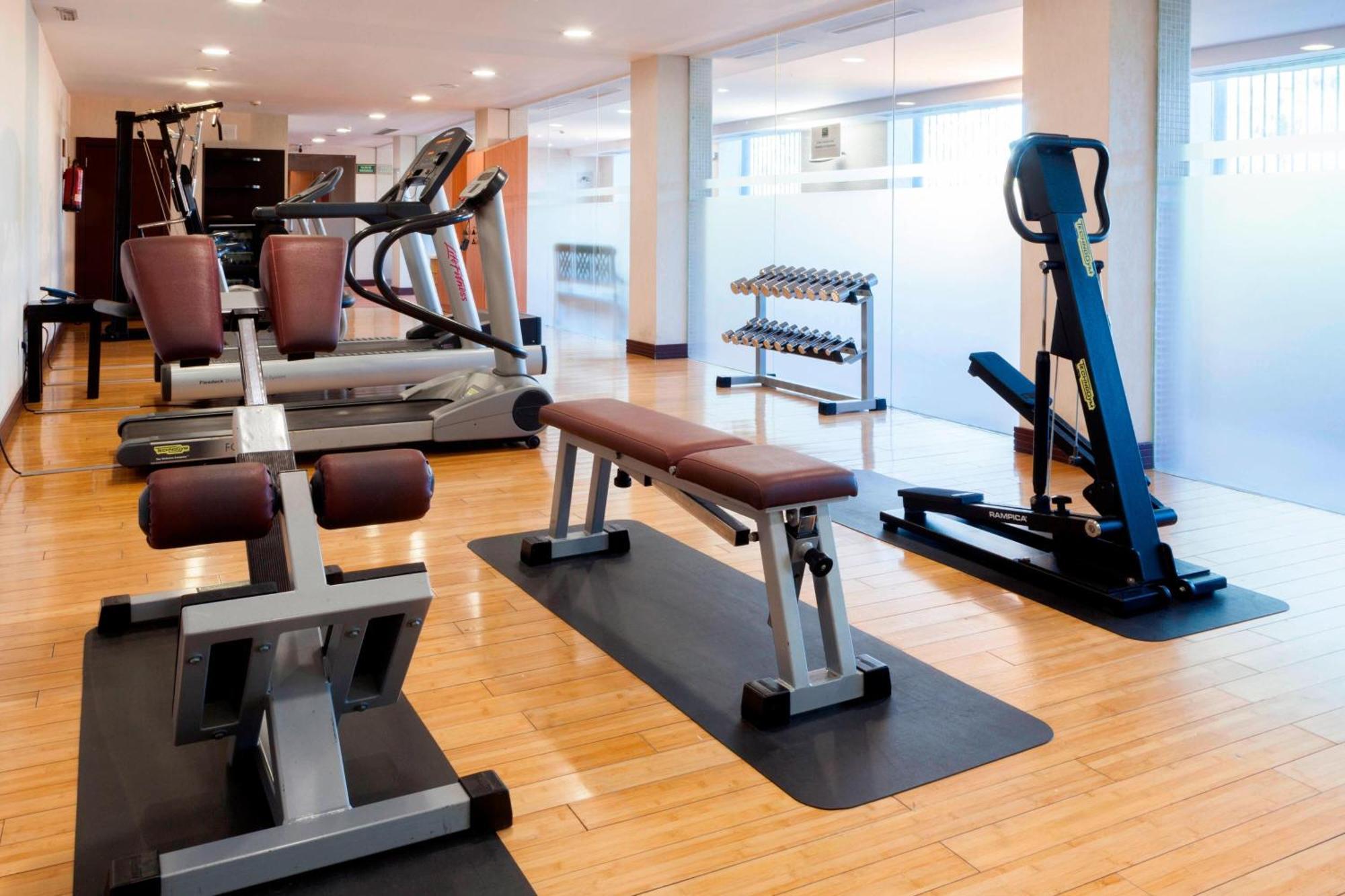 فندق إيه سي بالاسيو دي سانتا آنا باياذوليد المظهر الخارجي الصورة A gym