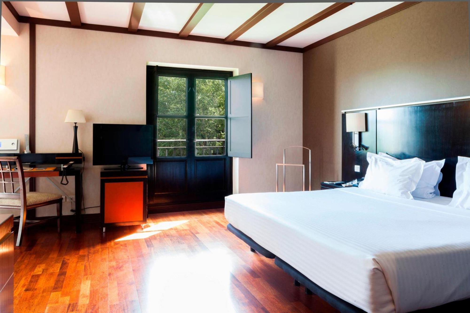 فندق إيه سي بالاسيو دي سانتا آنا باياذوليد المظهر الخارجي الصورة A room at the hotel