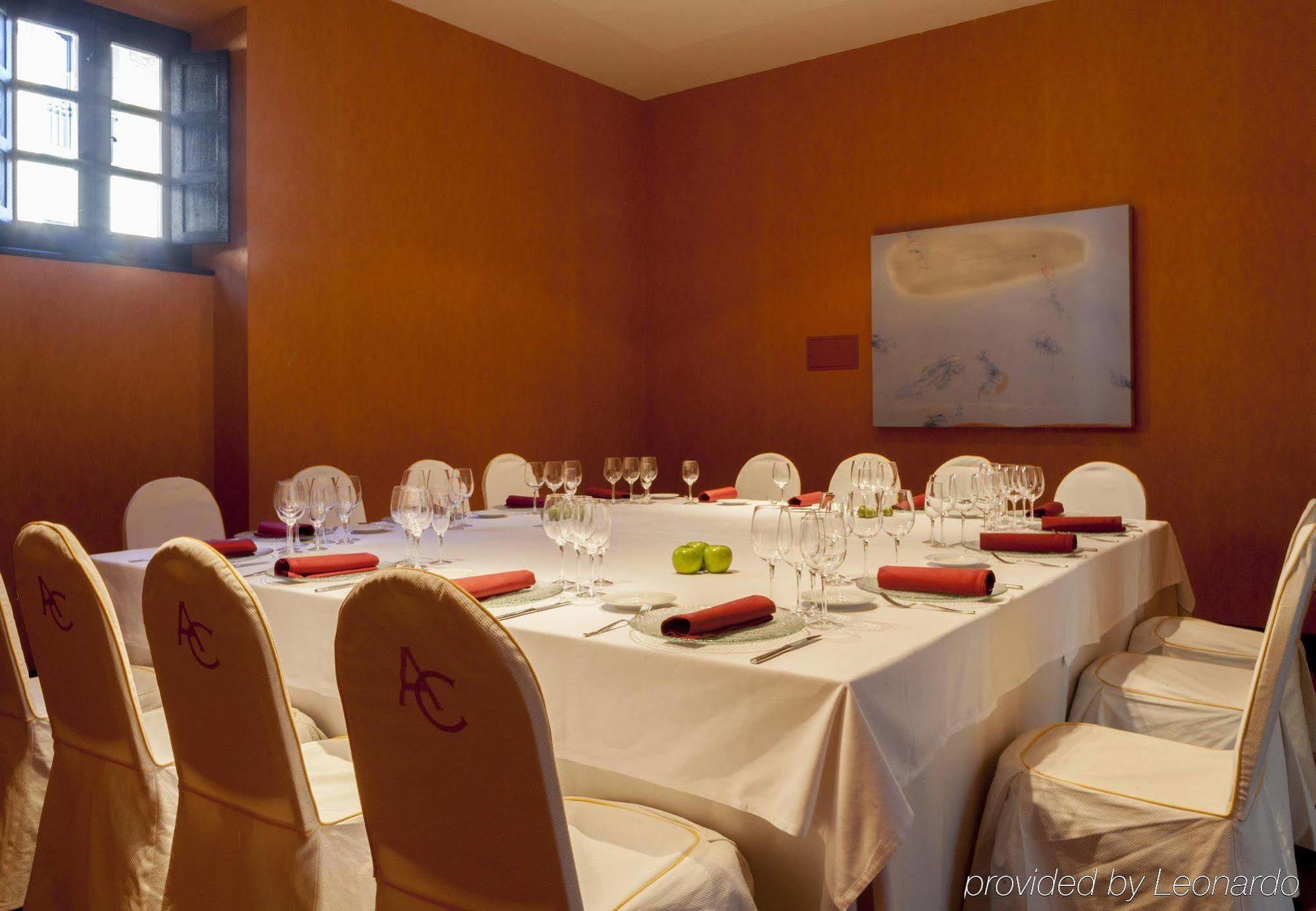 فندق إيه سي بالاسيو دي سانتا آنا باياذوليد المظهر الخارجي الصورة A private dining room at the Mandarin Oriental, Madrid