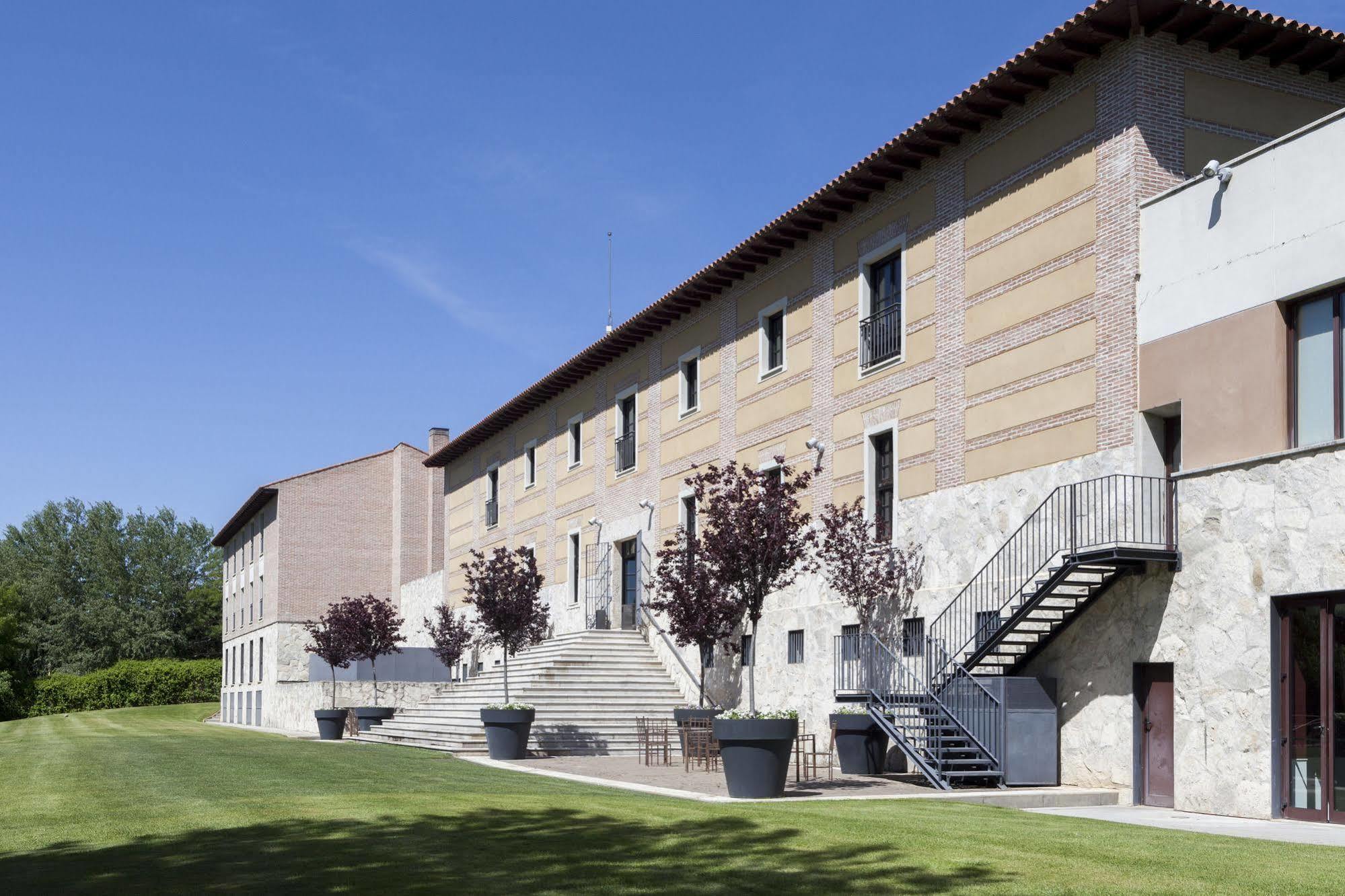 فندق إيه سي بالاسيو دي سانتا آنا باياذوليد المظهر الخارجي الصورة The University of Navarra